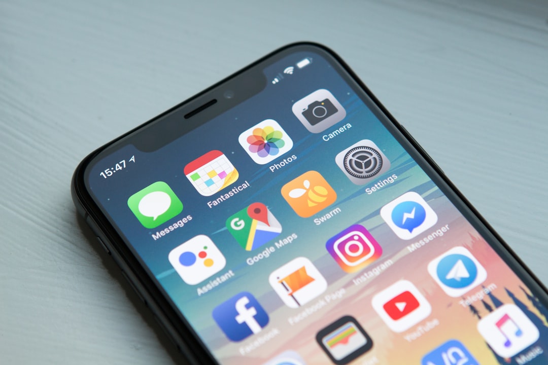 Illustration: space gray iPhone X